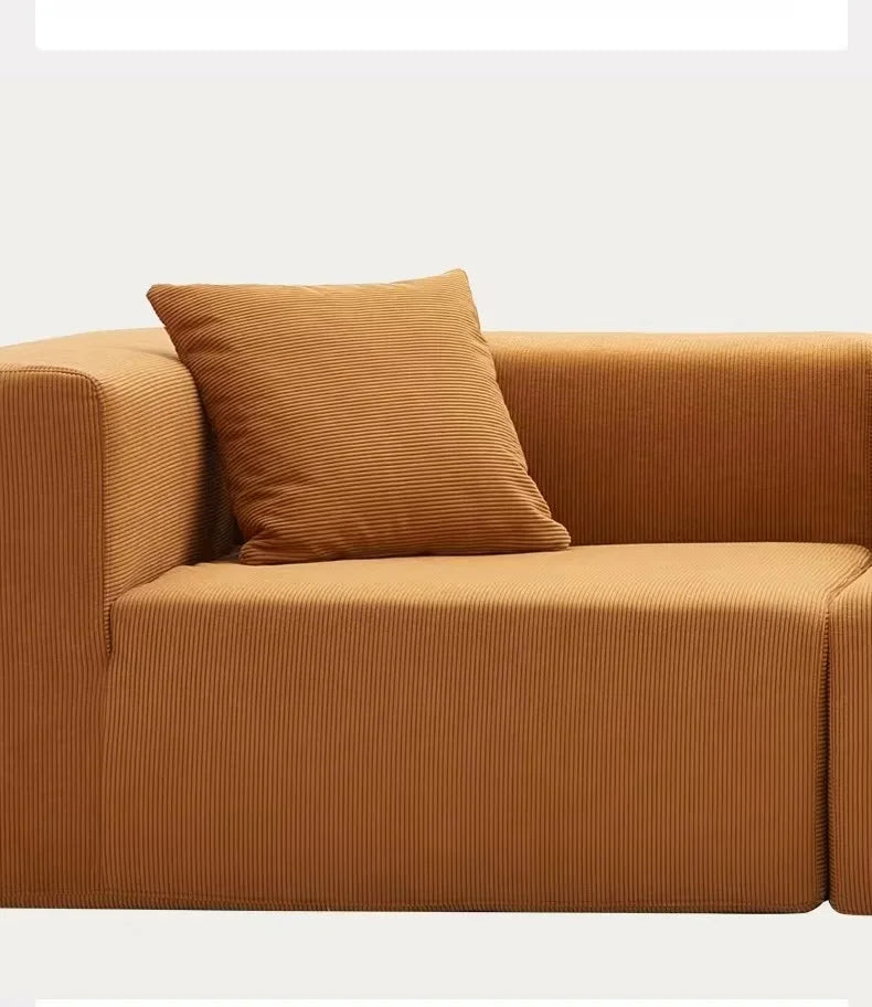 Canapé modulable 3 places, de couleur moutarde.