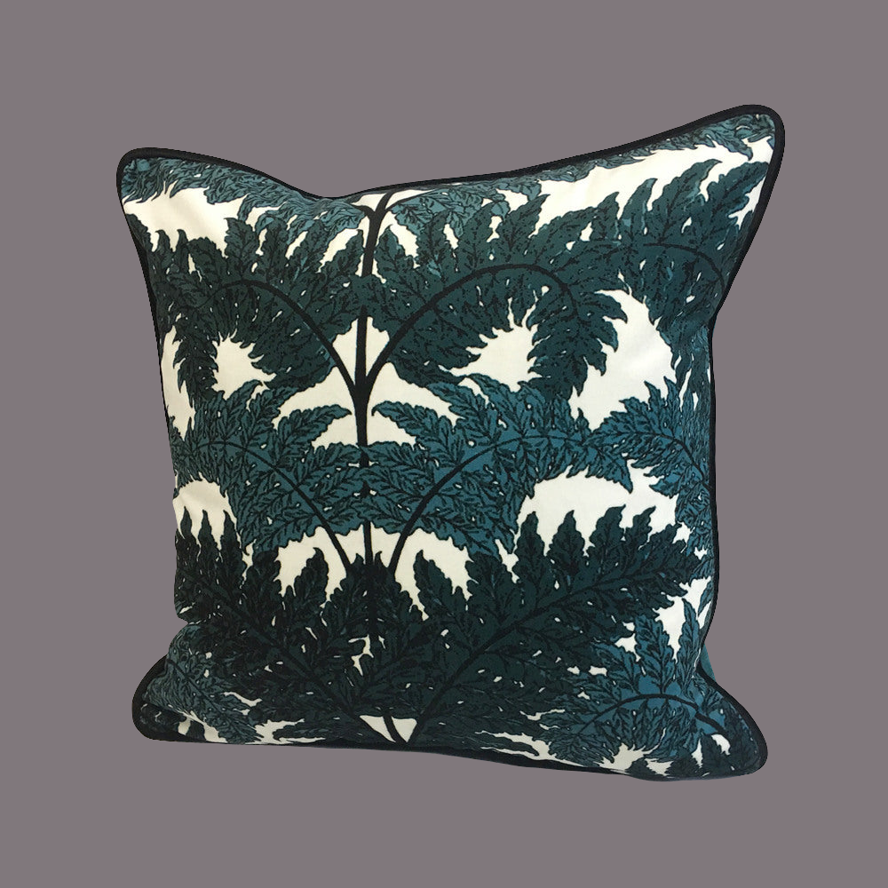 Housse de coussin en flanelle motifs feuillages.