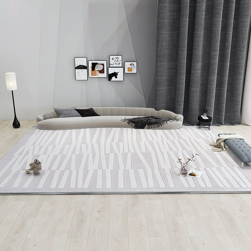 Tapis de sol blanc minimaliste pour salon, matière fibres de polyester luxe léger.