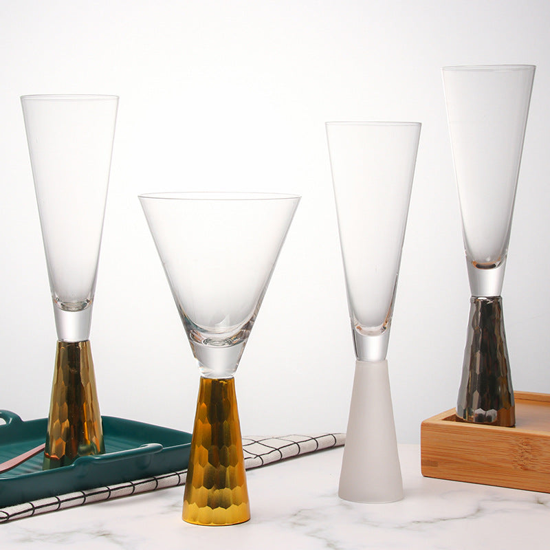 Verre à champagne décoratif pour jour de fête. Creative Red Wine Glass Champagne.