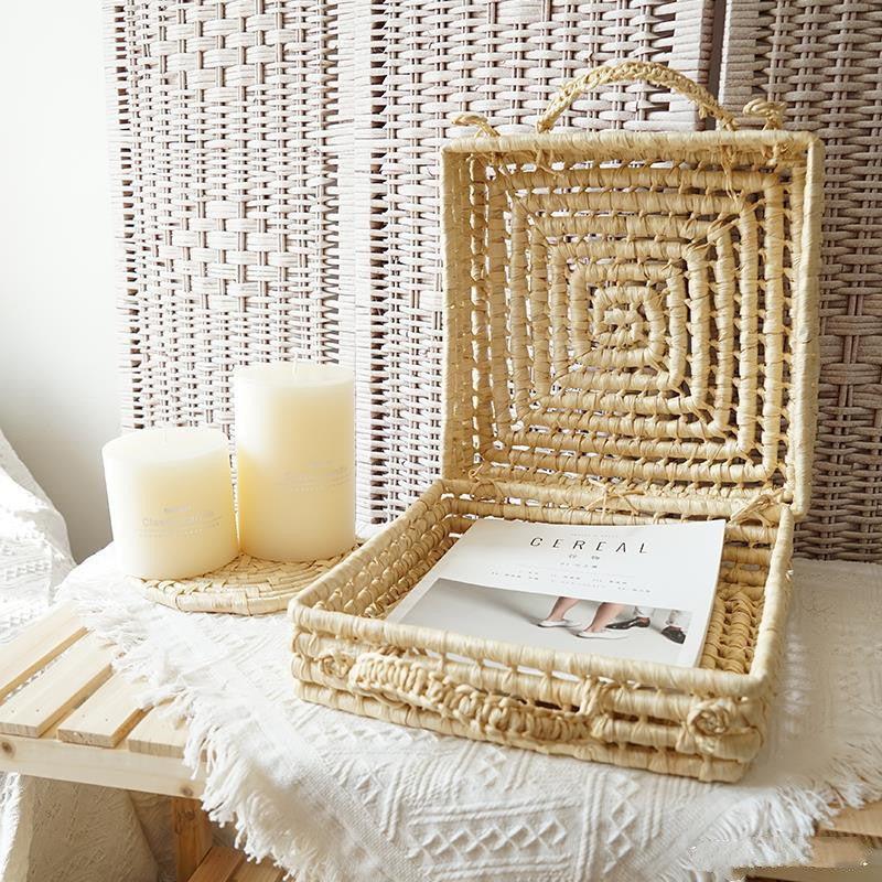 Panier de rangement en paille tissé à la main, style rétro, pour la maison, décoration douce.