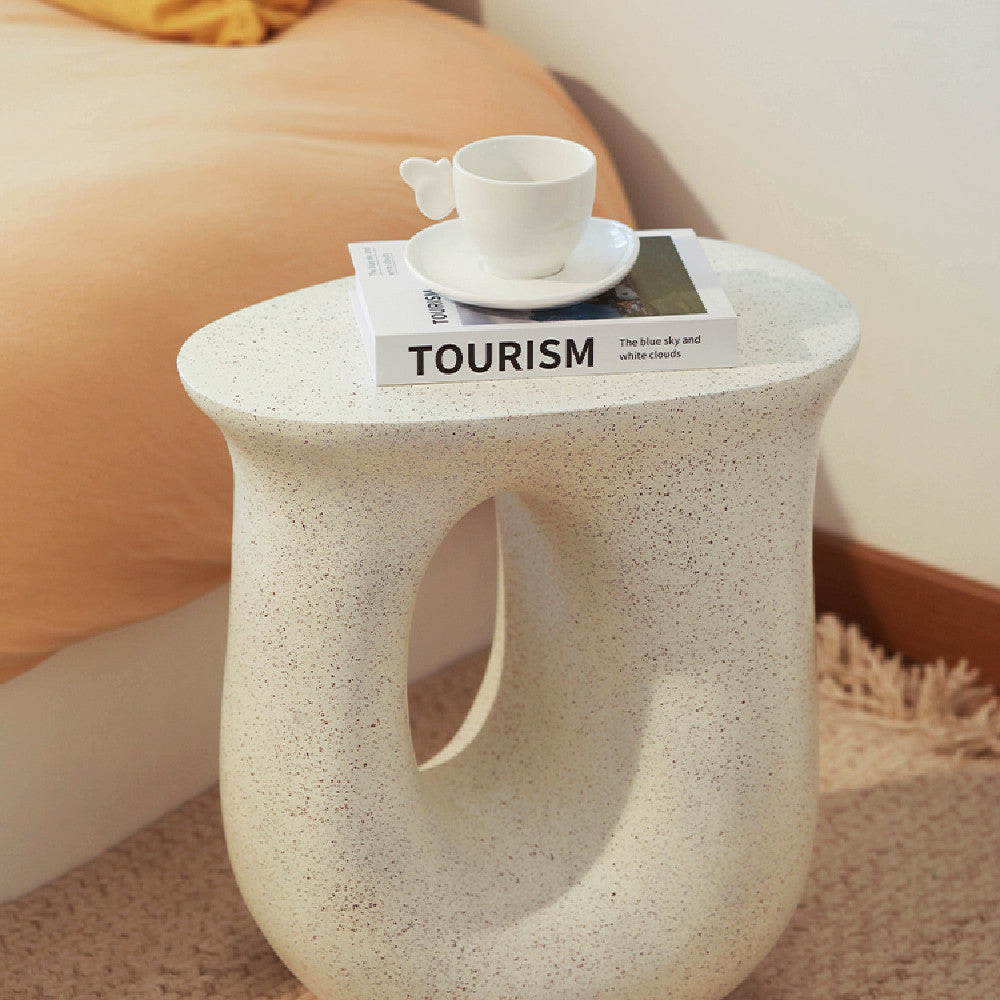 Table de chevet blanche, design de luxe en fibre de verre et résine.