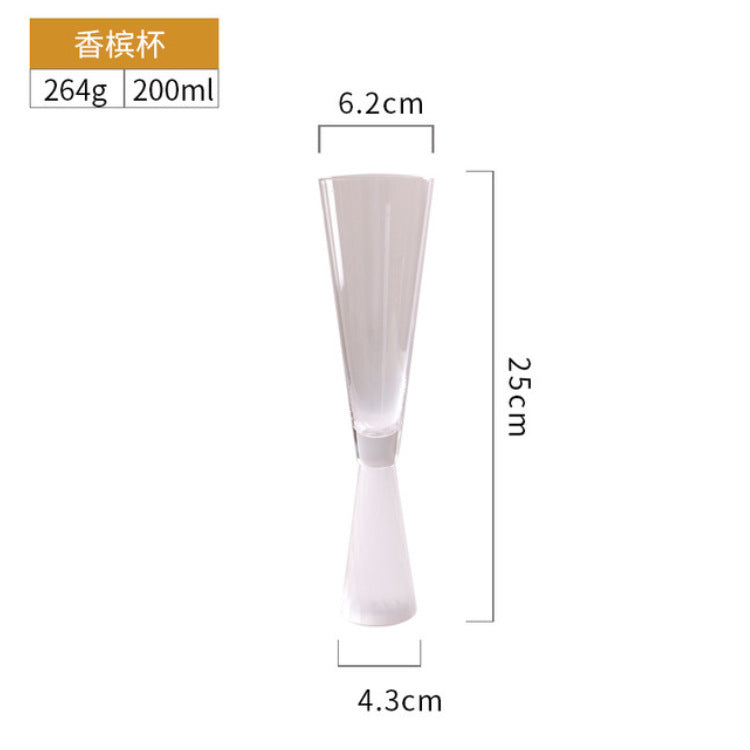 Verre à champagne décoratif pour jour de fête. Creative Red Wine Glass Champagne.