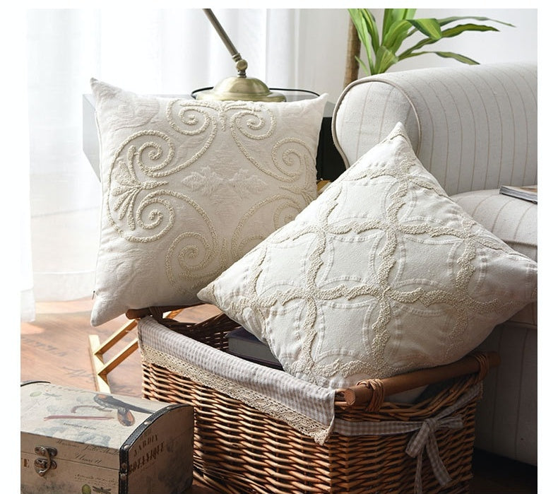 Coussin de tête de lit brodé en coton et lin tissé.