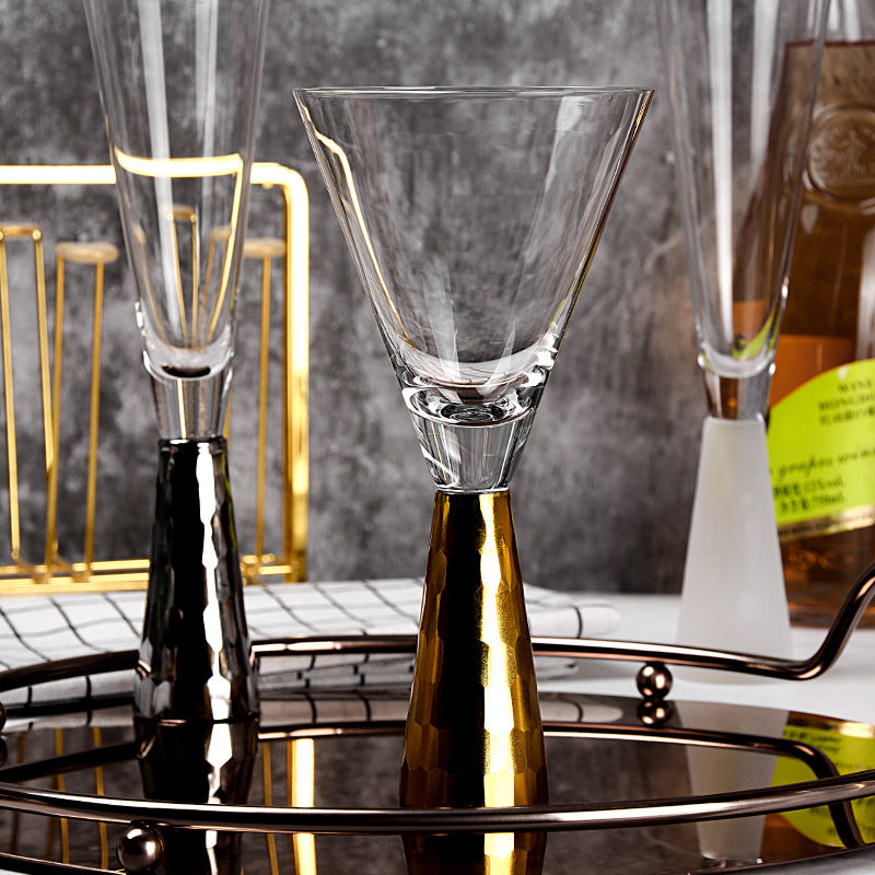 Verre à champagne décoratif pour jour de fête. Creative Red Wine Glass Champagne.