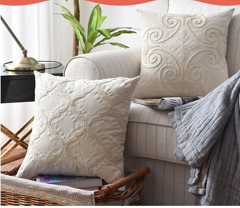 Coussin de tête de lit brodé en coton et lin tissé.