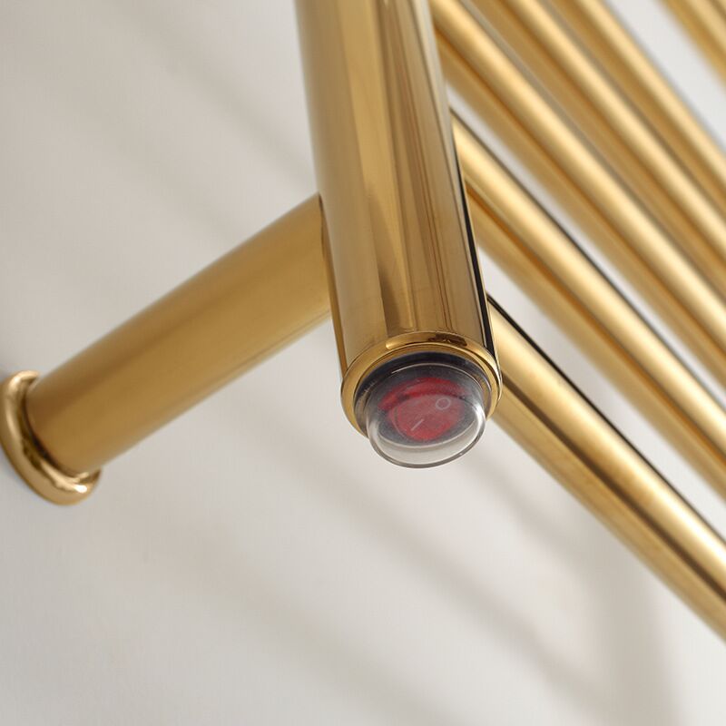 Porte-serviettes chauffant en acier inoxydable pour salle de bain.