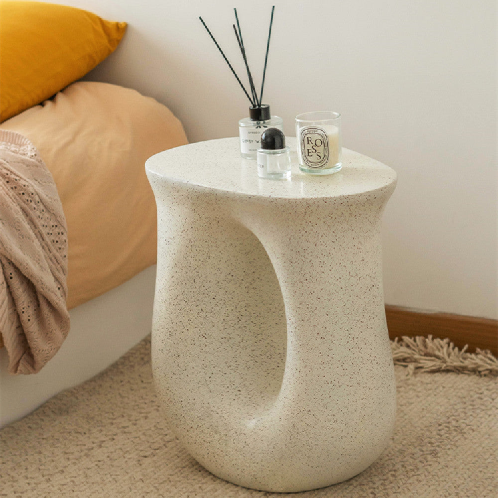 Table de chevet blanche, design de luxe en fibre de verre et résine.