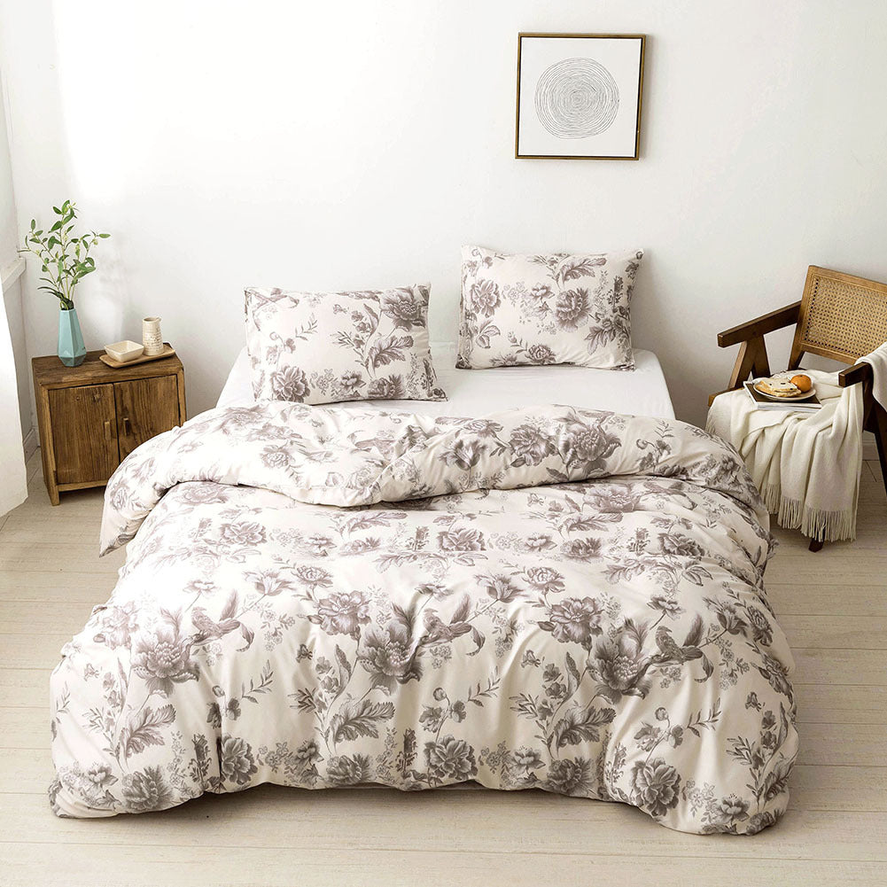 3-piece bedding set. Modern Print Bedding Set: Duvet Cover and Pillowcases.