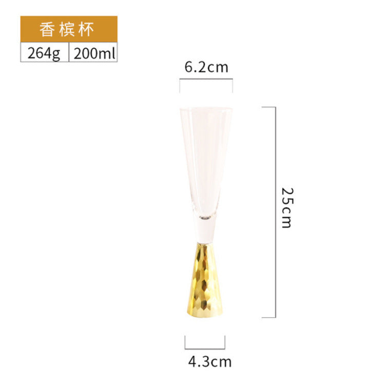 Verre à champagne décoratif pour jour de fête. Creative Red Wine Glass Champagne.