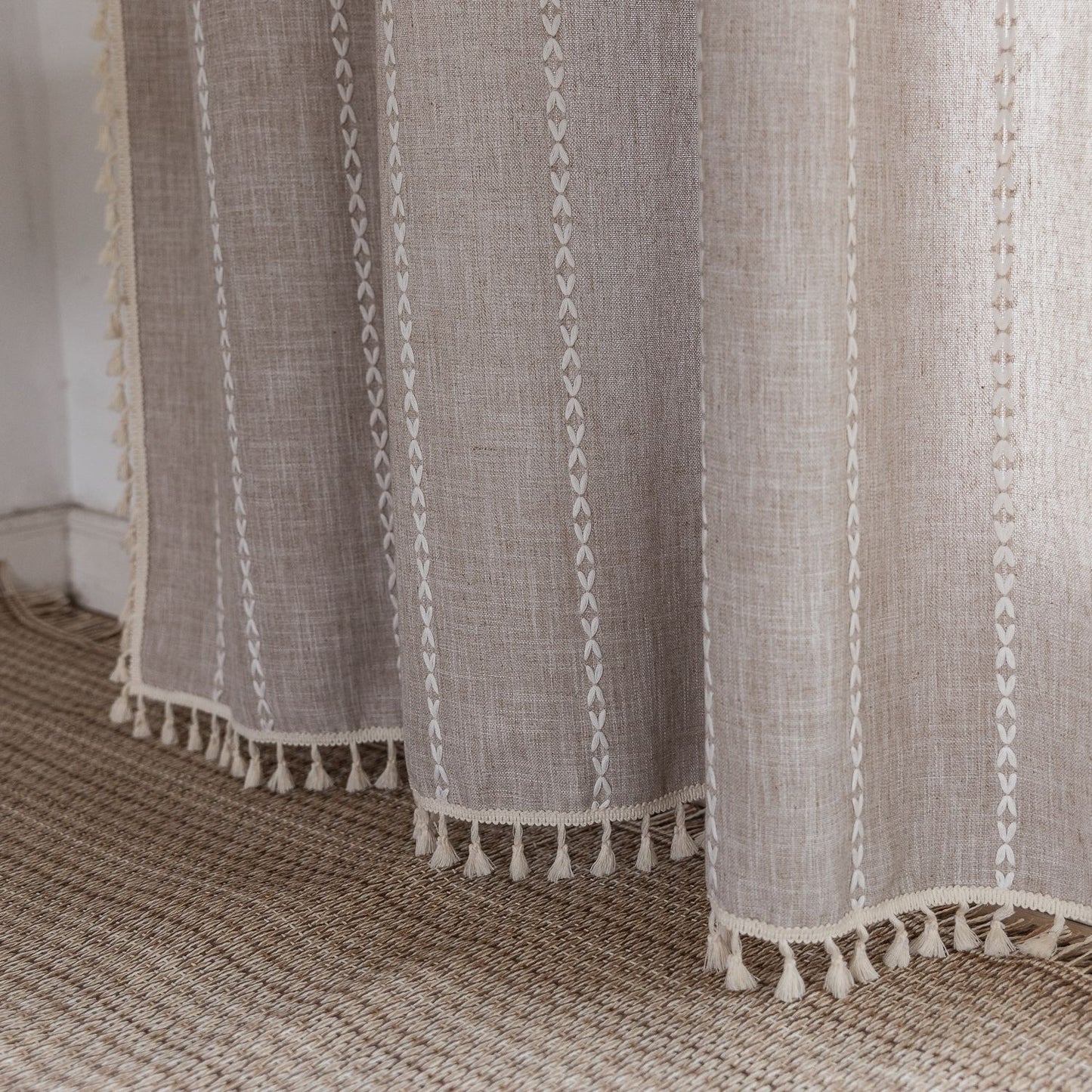 Rideau léger brodé avec ponpons,style bohémien pour chambre ou salon. Striped Window Curtains With Tassel Living Room Bedroom