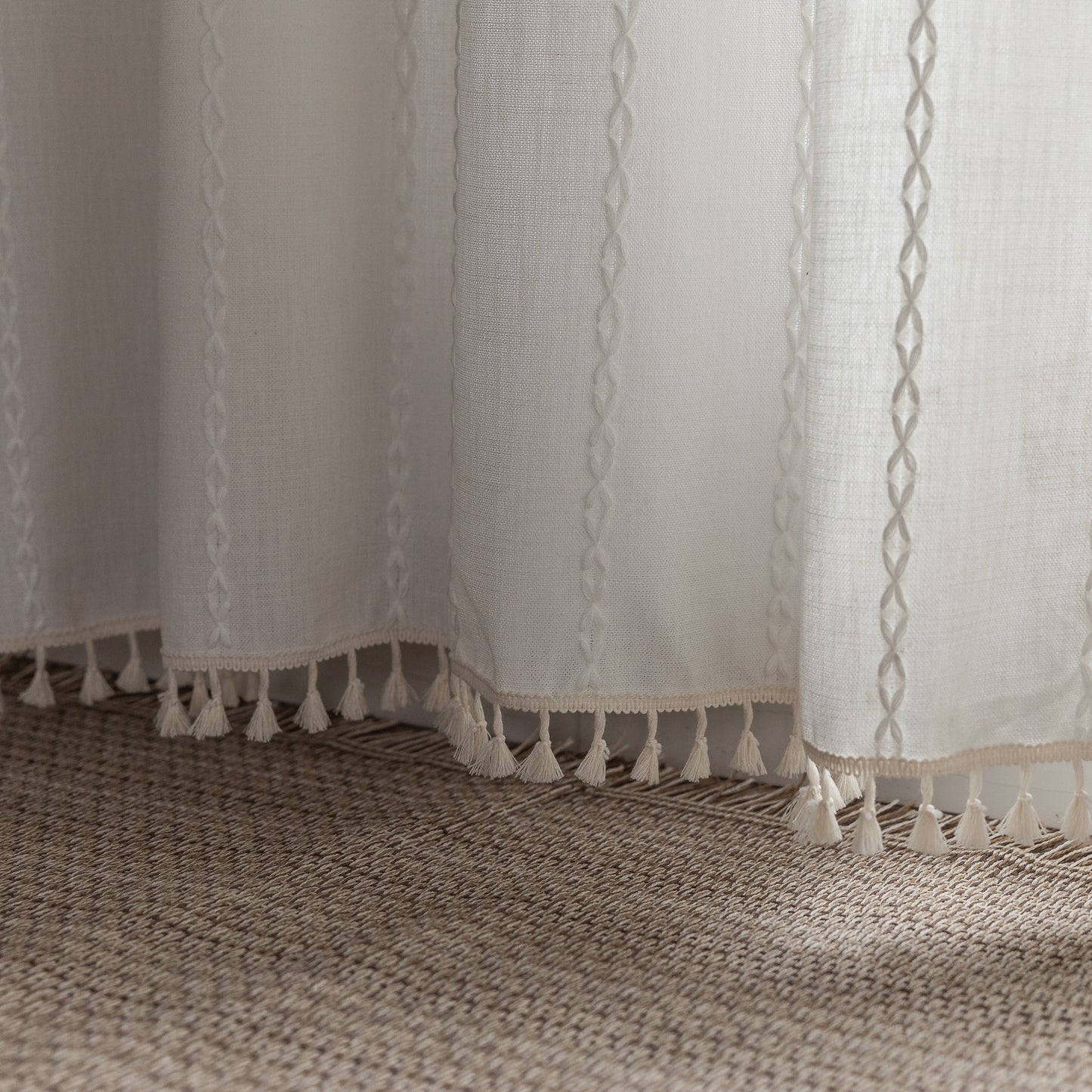 Rideau léger brodé avec ponpons,style bohémien pour chambre ou salon. Striped Window Curtains With Tassel Living Room Bedroom