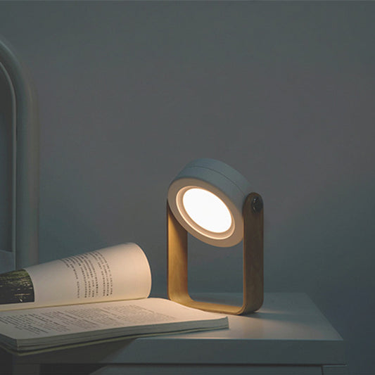 Lampe portable LED avec port USB. Portable Foldable LED Night Light USB Lantern
