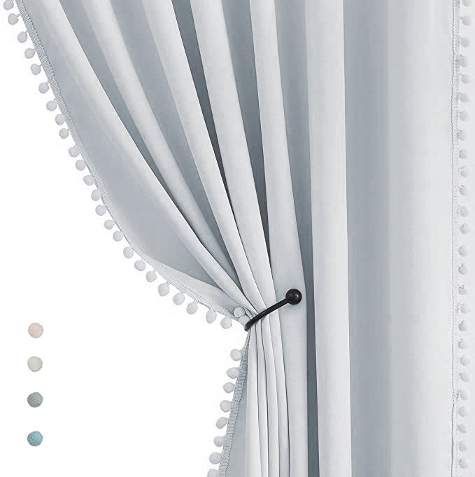 Rideau transparent à ponpons. Sheer Window Curtains with Pom Pom.