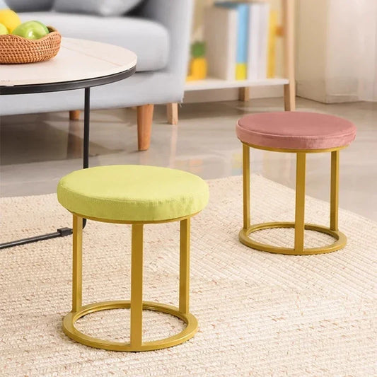 Tabouret en tissu velours de diamètre 28cm.