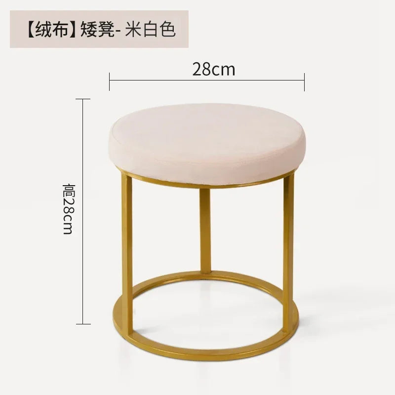 Tabouret en tissu velours de diamètre 28cm.