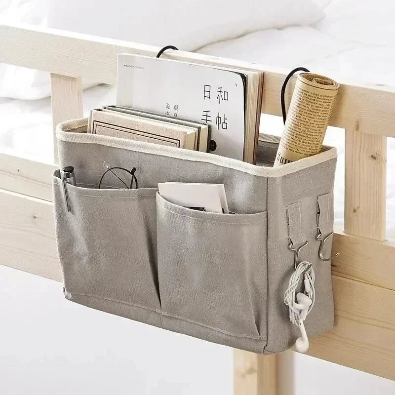 Panier de rangement avec plusieurs compartiments à suspension.