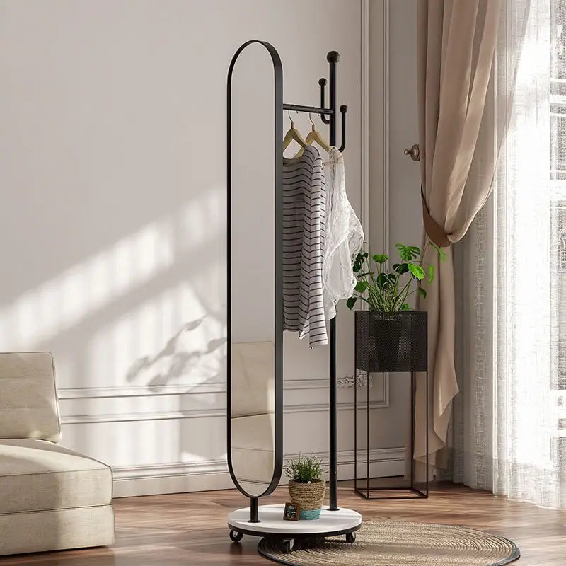 Porte vêtements avec miroir sur support à roulettes, de dimensions 180x45cm.