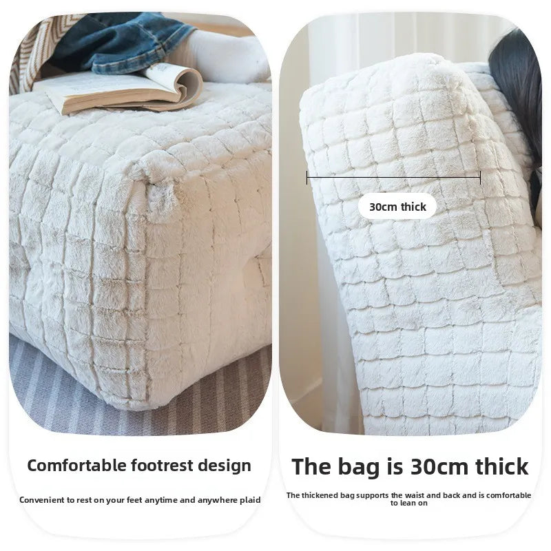 Sofa blanc confortable et son repose pied/table