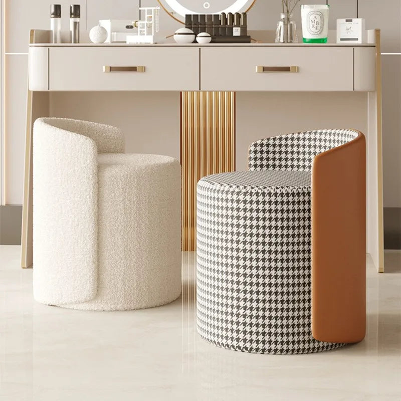 Tabouret de style minimaliste.