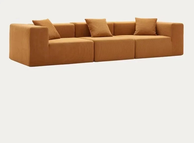 Canapé modulable 3 places, de couleur moutarde.