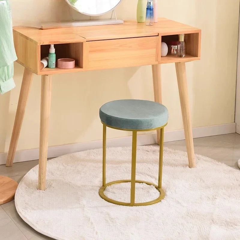 Tabouret en tissu velours de diamètre 28cm.