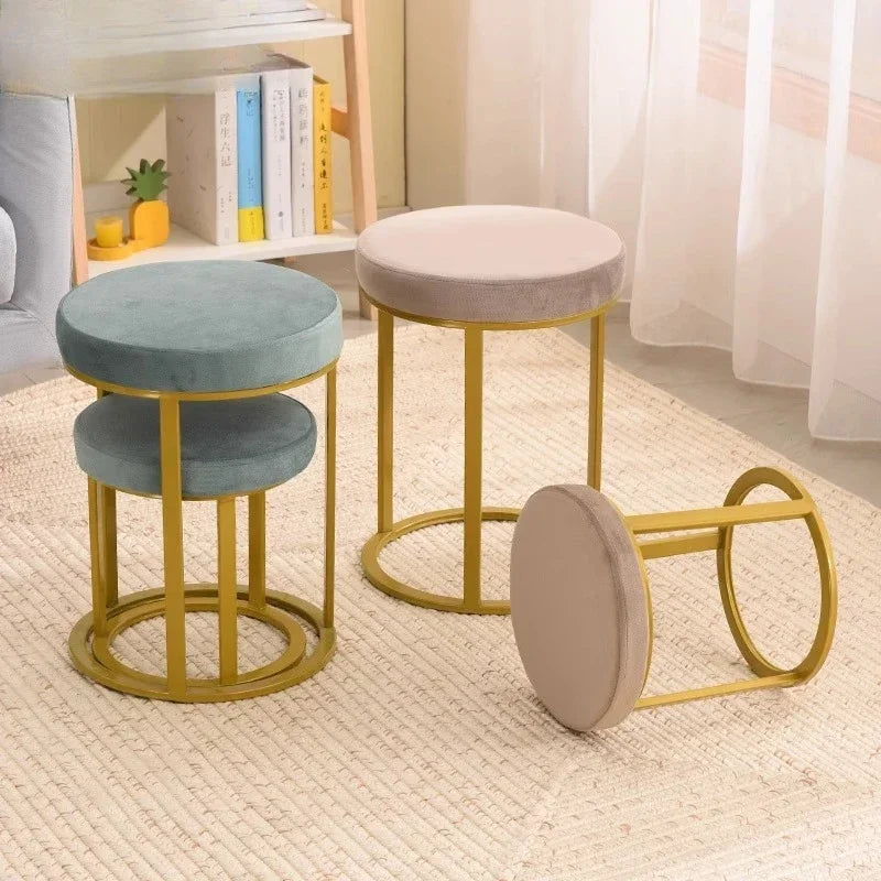 Tabouret en tissu velours de diamètre 28cm.