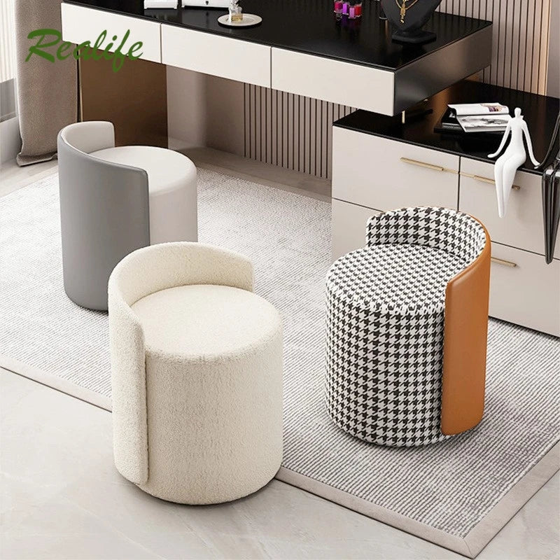 Tabouret de style minimaliste.