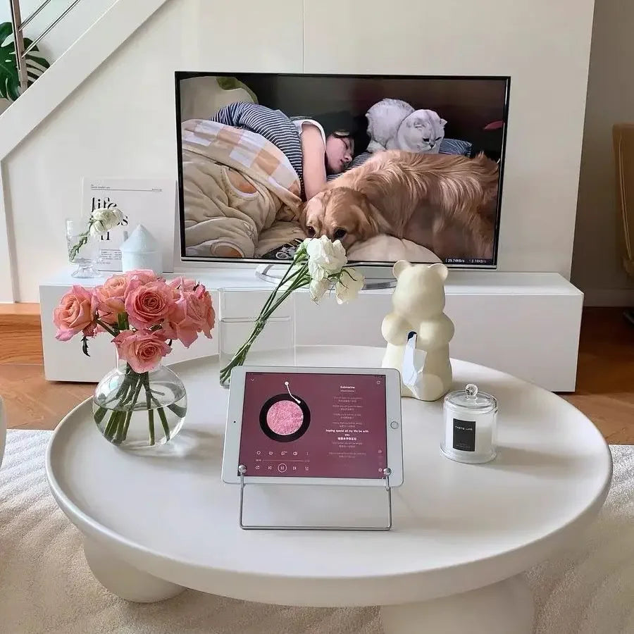 Table de salon de style nordique et épuré.