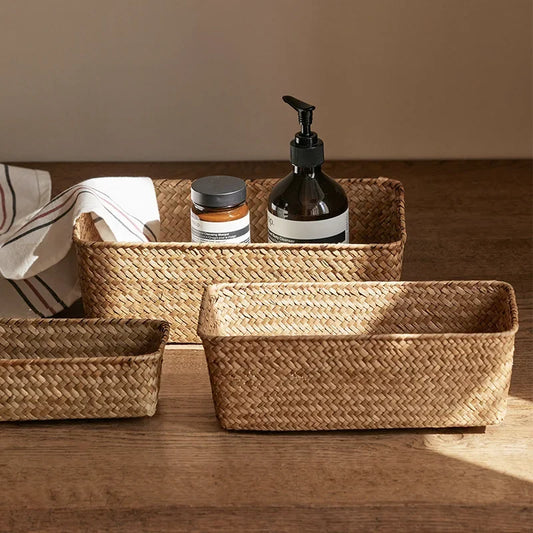 Panier de rangement en osier pour salle de bain ou cuisine.