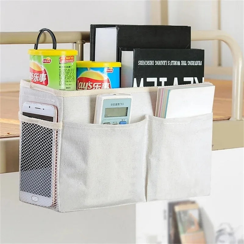 Panier de rangement avec plusieurs compartiments à suspension.