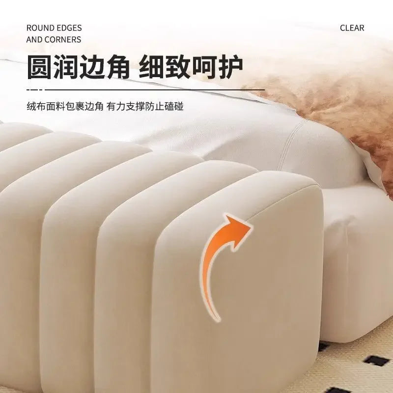 Banc de style minimaliste pour chambre à coucher.