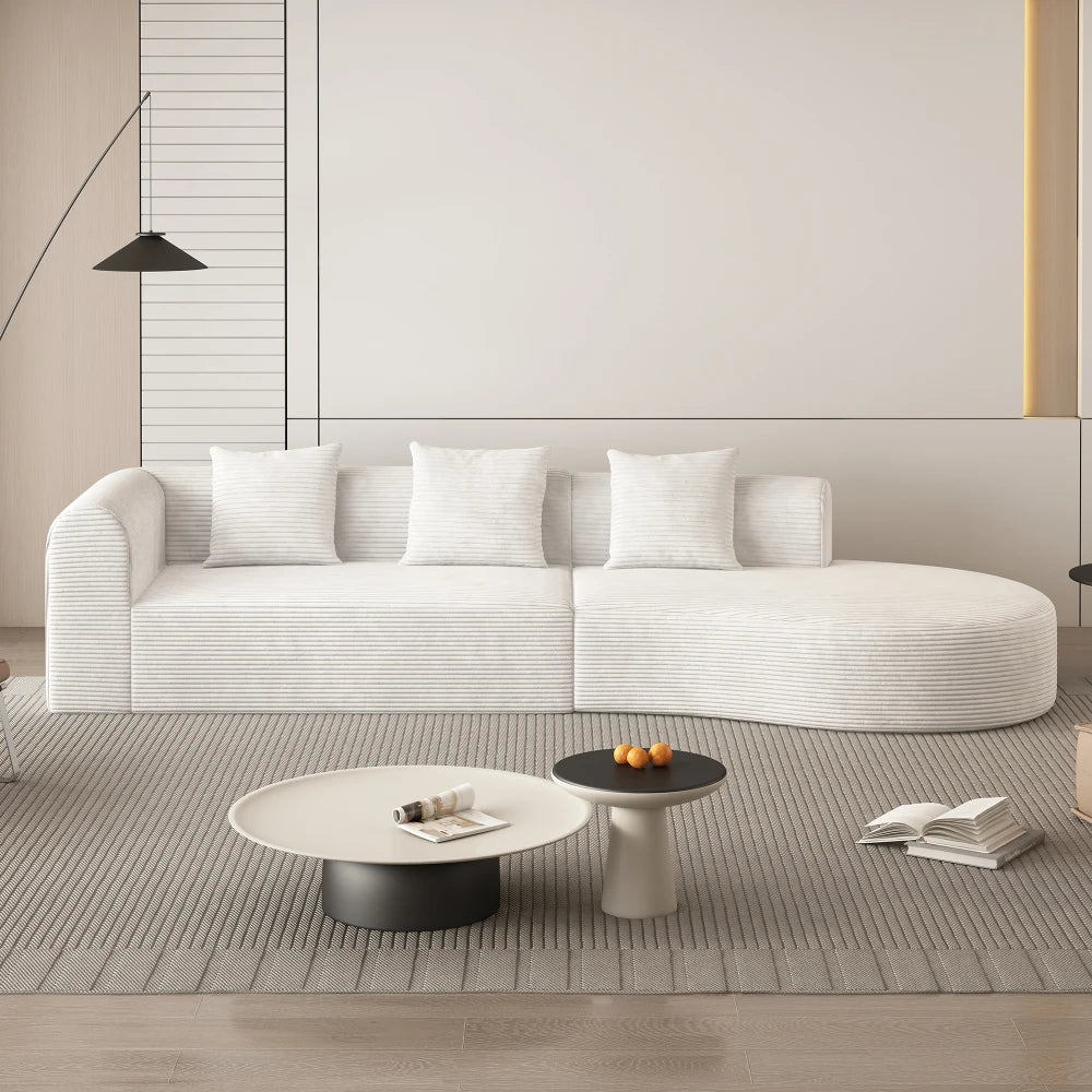 Canapé Élégant et moderne de style européen, 4 places avec ses coussins assortis.