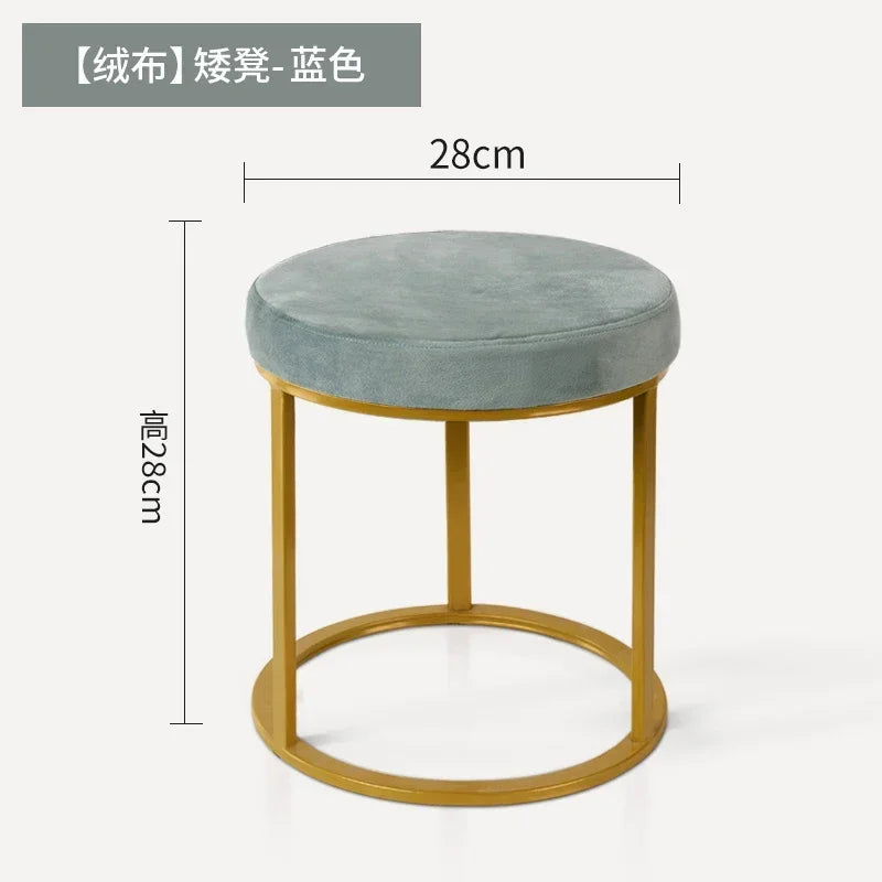 Tabouret en tissu velours de diamètre 28cm.