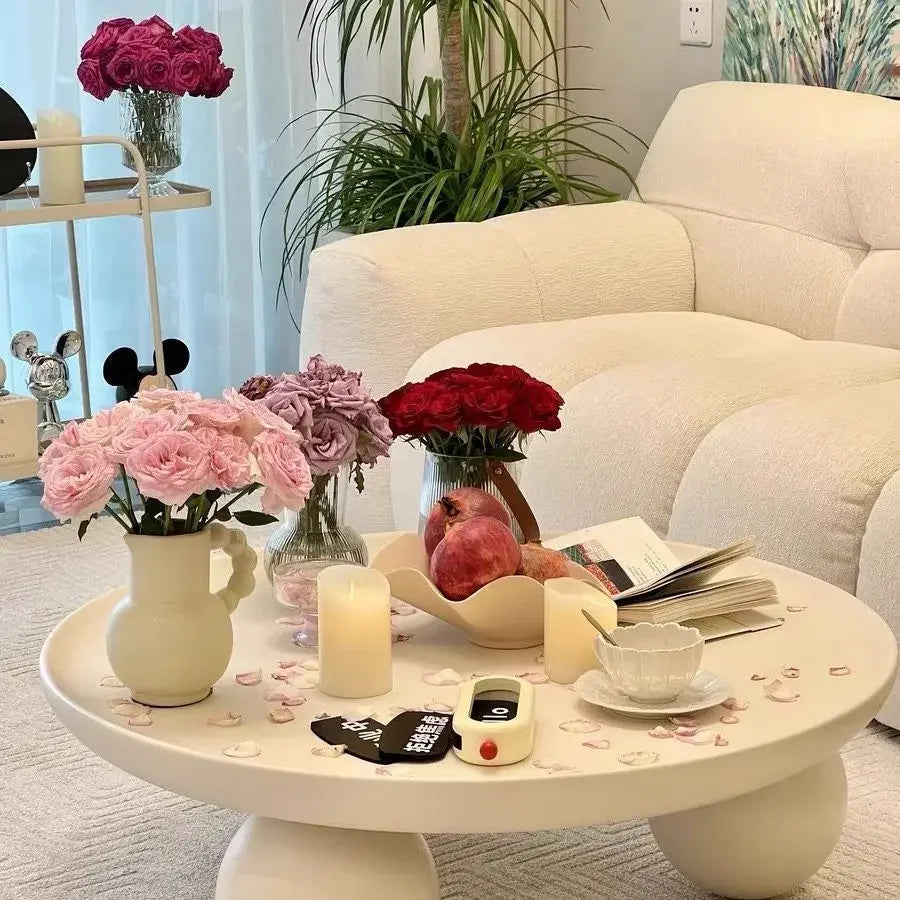 Table de salon de style nordique et épuré.