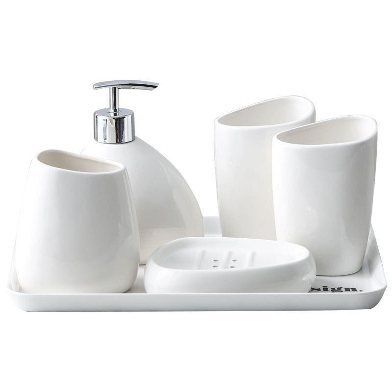 Set of 4 pieces in white porcelain for bathroom.