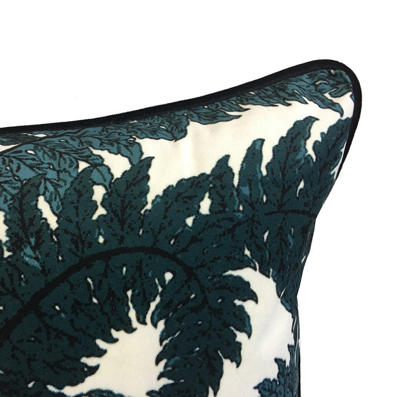 Housse de coussin en flanelle motifs feuillages.